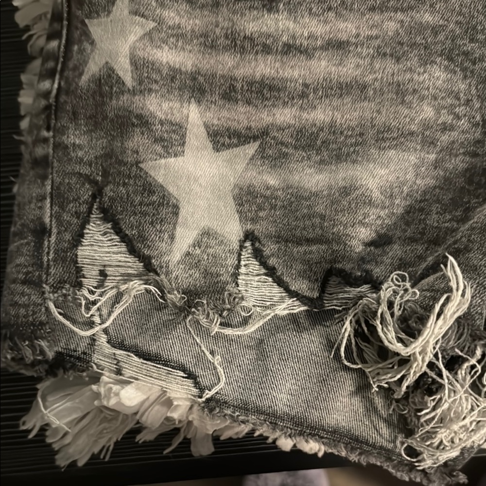 Gray Star-Patterned Distressed Jeans - image 6
